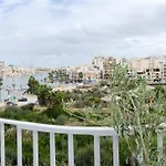 Cosy Escape Near The Promenade In Marsascala Apartment *