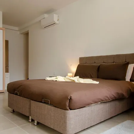 Cosy Escape Near The Promenade In Marsascala Apartment *